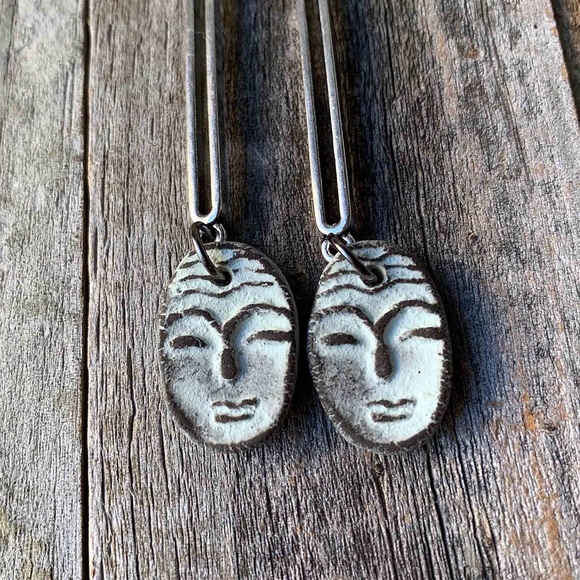 Women's Earrings. - Picture 2 of 5